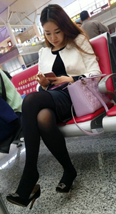 候车室高跟黑丝美女