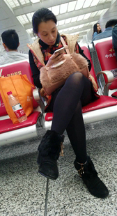 黑色丝袜短裙少妇