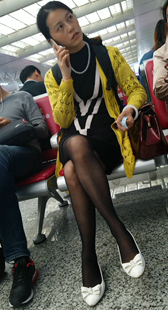 黑色丝袜长腿黑色连衣裙少妇