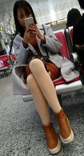 肉色丝袜棕色连衣裙漂亮长发美女