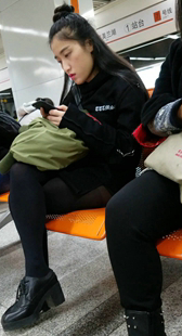 黑色丝袜短裙淡妆妹子