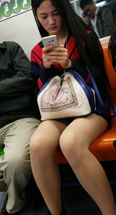 肉色丝袜美腿长发美女黑色包臀裙