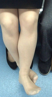 肉丝高跟MM脱鞋晾丝足