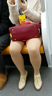 地铁拍摄肉色丝袜OL少妇