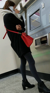 灰色丝袜黑色高跟美腿漂亮美女