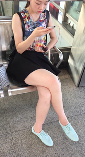 街拍漂亮长腿极品美眉