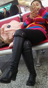 连衣裙黑色高筒皮鞋长腿妹子