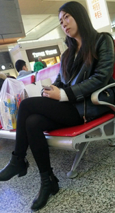 长发少妇包臀短裙黑色丝袜