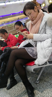 羽绒服黑色丝袜少妇