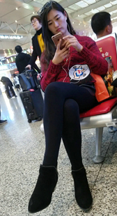 丝袜短裤长腿极品长发妹子