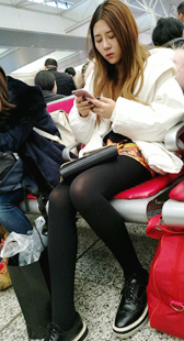 黑色丝袜长腿紧绷包臀裙长发妹子