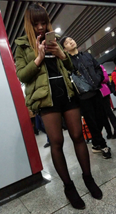 黑色丝袜黑色短裤极品长腿妹子