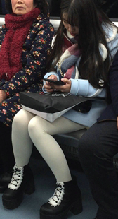 街拍肉丝长腿MM