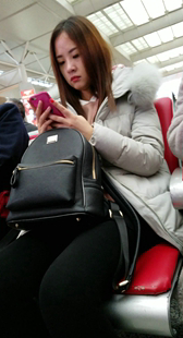 打底丝袜包臀短裙细腿长发漂亮美女