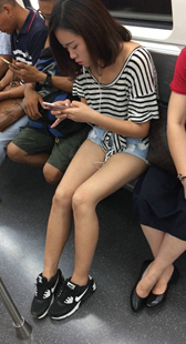 街拍漂亮长腿MM