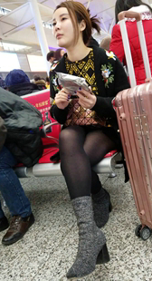 黑色丝袜包臀裙白肤妹子