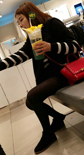 试鞋的黑色丝袜美腿妹子