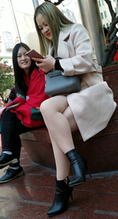 高跟皮鞋肉色丝袜长发美少妇