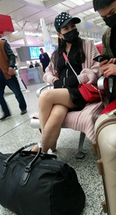 前开叉连衣裙肉色丝袜极品身材口罩妹子