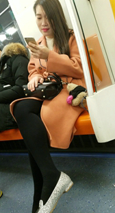 风衣黑色丝袜OL少妇