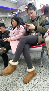 灰色打底丝袜极品长腿漂亮美女