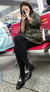 黑色打底丝袜性感长腿美眉