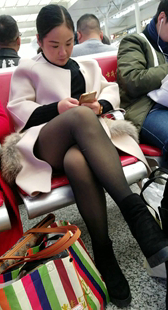 黑色丝袜性感长腿熟女