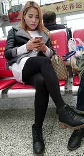 连衣裙黑色丝袜漂亮金发美少妇