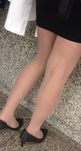 黑色包臀短裙肉色丝袜高跟极品美腿少妇