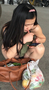 长筒肉丝MM蹲姿