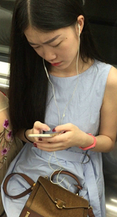 高跟连衣裙白腿长发美女