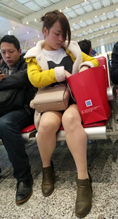 连衣裙肉色丝袜少妇翻包