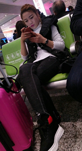 黑色紧身牛仔裤可爱漂亮美女