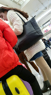 丝袜细腿牛仔短裙漂亮长发美女