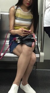 地铁漂亮长腿MM