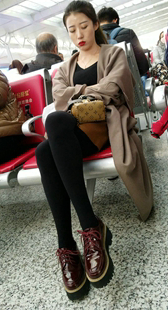 黑色丝袜极品修长美腿红唇美女