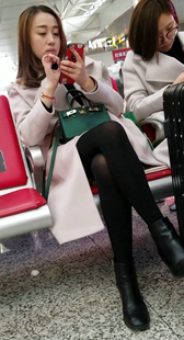 黑色丝袜修长美腿少妇