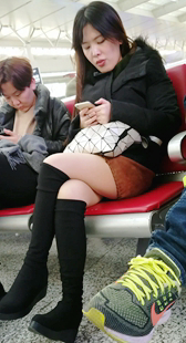 黑色高筒靴极品白皙长腿长发少妇