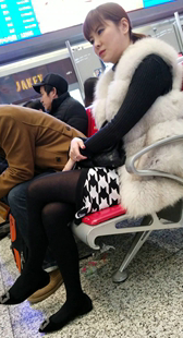 黑色丝袜修长美腿漂亮美少妇