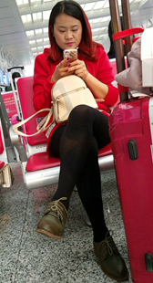 候车室黑色丝袜少妇