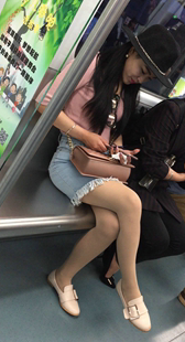 地铁漂亮街拍肉丝MM