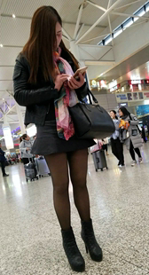 超短裙黑色丝袜高跟长发少妇