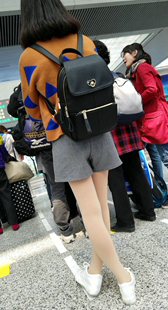 肉丝短裤大学妹