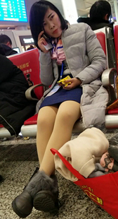 蓝色紧绷包臀裙肉色丝袜OL少妇