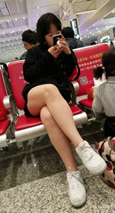 黑色热裤丰满大腿少妇