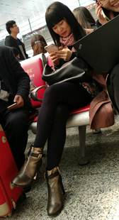 黑色丝袜包臀裙长发熟女