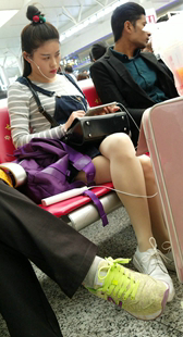 肉色丝袜包臀裙漂亮美女