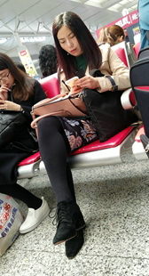 黑色丝袜包臀裙长发少妇