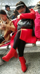 红色高跟黑色丝袜包臀裙少妇