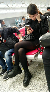 黑色丝袜短裤小少妇